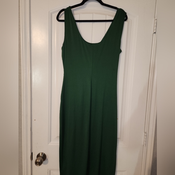 Green dress with gold embelish at rouched waist - Picture 3 of 3